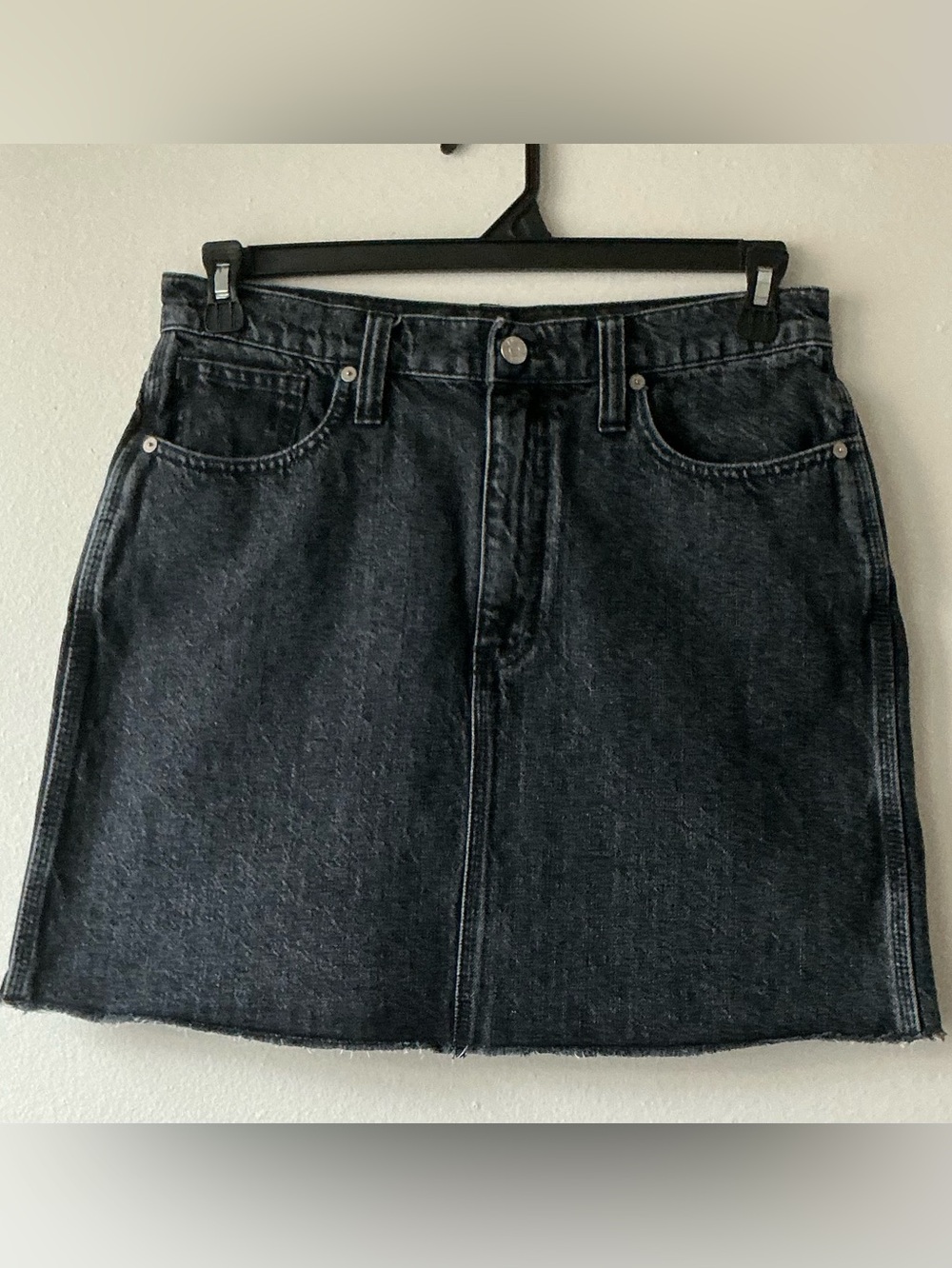 Madewell Raw Hem Denim Mini Skirt in Washed Black - Size 30 - 100% Cotton